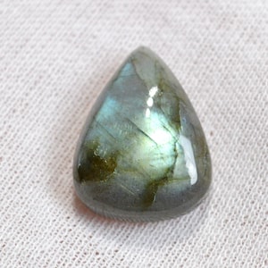 Labradorite 33 carats - cabochon pierre naturelle - Madagascar / FJ48