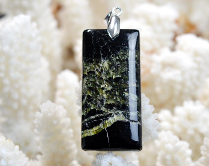 Serpentine 67 carats - natural stone cabochon pendant - Italy / FM29 - RARE
