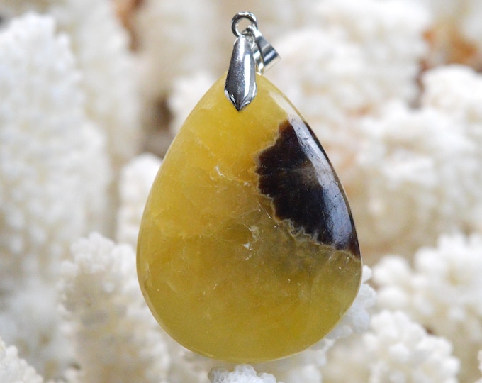 Septaria 70 carats - natural stone cabochon pendant - Madagascar / FR64