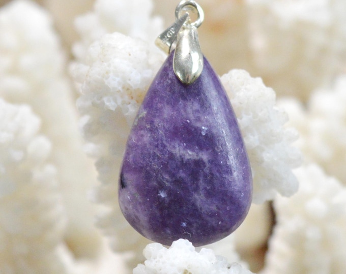 18-carat Lepidolite - natural stone cabochon pendant - Brazil / FW80