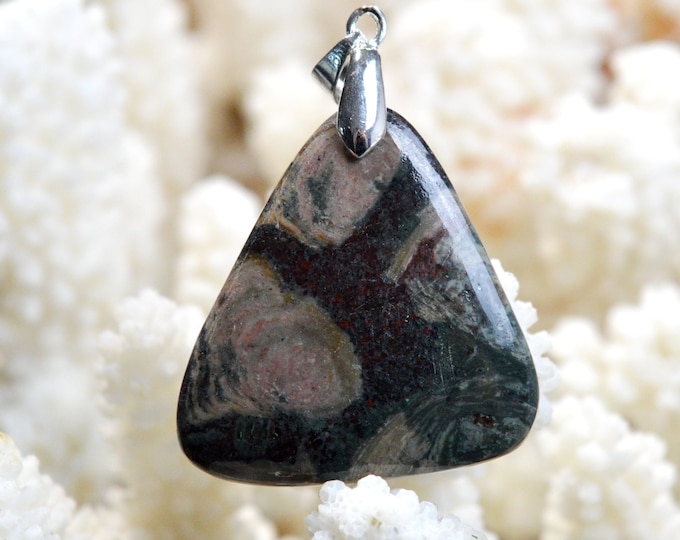 62 carat fuchsite ruby - natural stone cabochon pendant - India / EC1