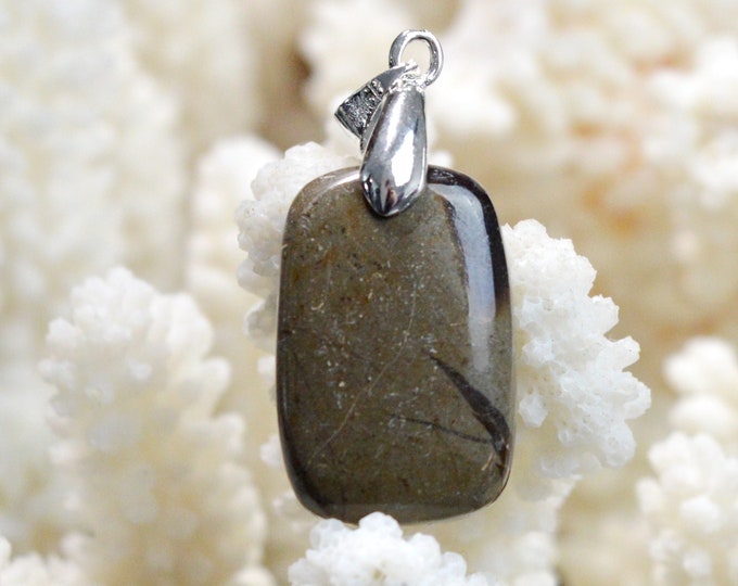 Septaria 28 carats - natural stone cabochon pendant - Madagascar // DS78