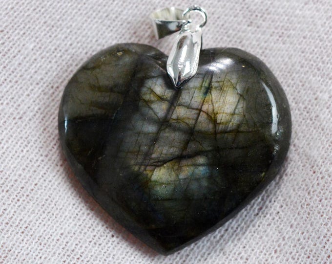 Labradorite 82 carats - pendentif cabochon pierre naturelle - Madagascar / FV86