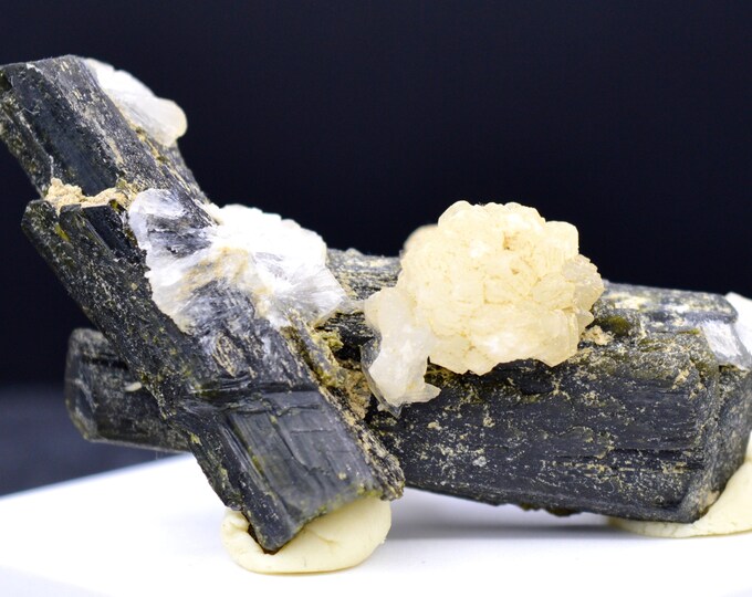 Stellerite Epidote 38 grams - Sandaré, Sandaré Commune, Nioro Circle, Kayes Region, Mali