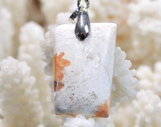 27-carat Scolecite - natural stone cabochon pendant - India / FY48