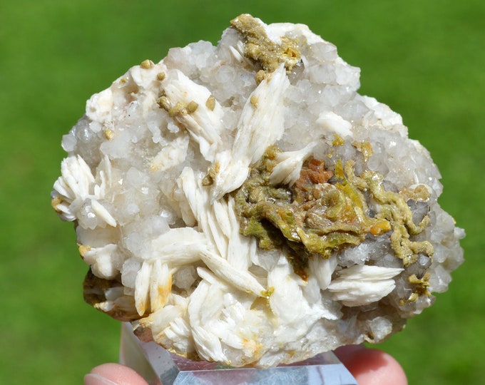 Pyromorphite & Baryte on Quartz 280 grams - Les Farges, Ussel, Correze, France