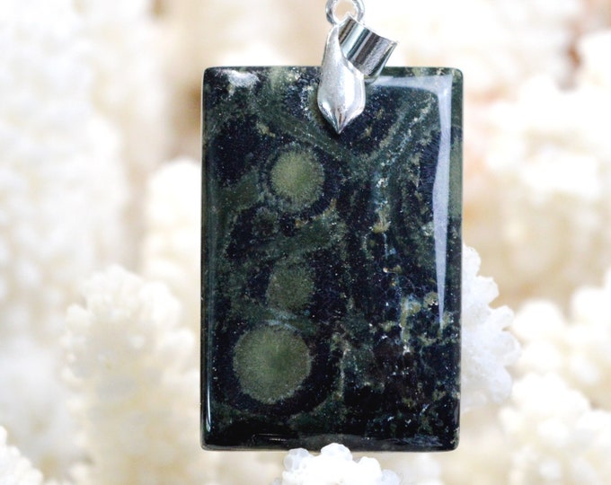 Rhyolite 57 carats - natural stone cabochon pendant - Iceland / EU40