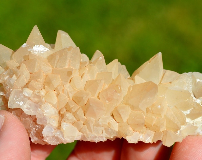 Calcite 88 grams - Limestone quarry, Limont-Fontaine, Maubeuge, Avesnes-sur-Helpe, Nord, Hauts-de-France, France