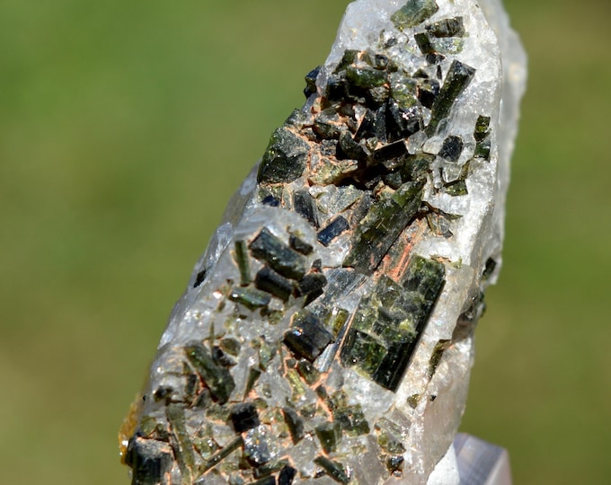 Quartz & Tourmaline var. Verdelite 68 grams - Itambacuri, Minas Gerais, Brazil