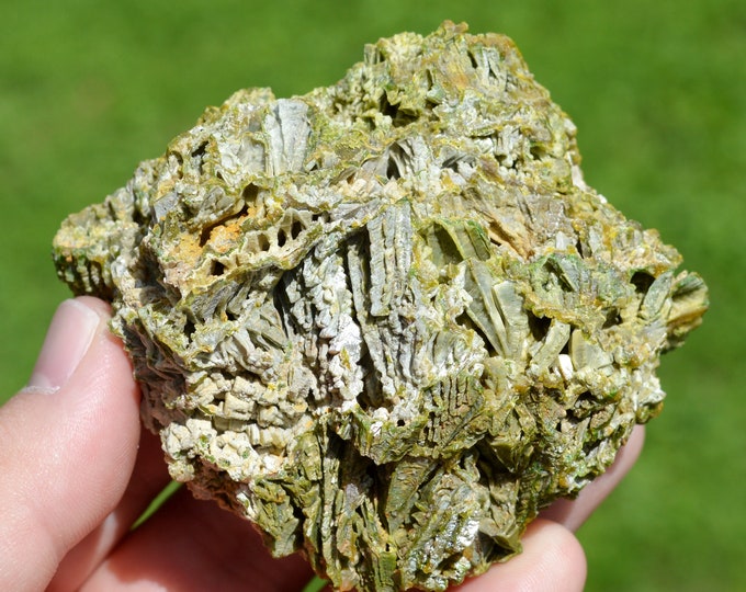 Pyromorphite 308 grams - Les Farges, Ussel, Correze, France