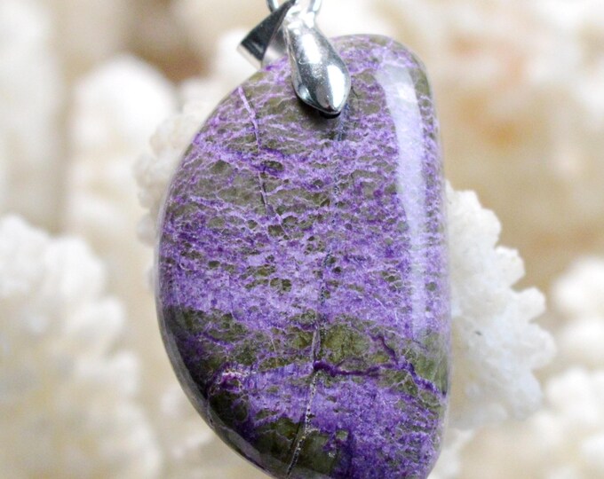 Stichtite & Serpentine 27 carat - natural stone cabochon pendant - Tasmania, Australia / FR6