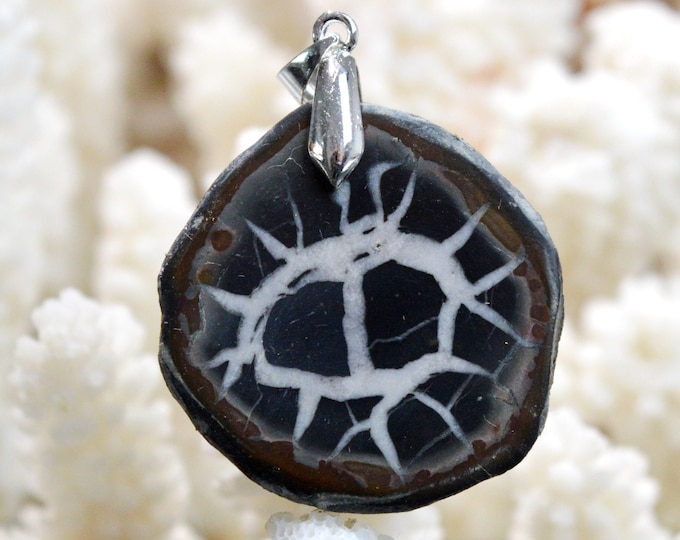 Septaria 72 carats - natural stone half geode pendant - Morocco / FO53