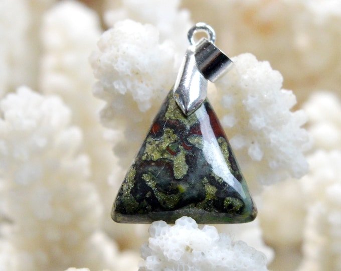 17 carat Dragon Blood Jasper - natural stone cabochon pendant - Australia / FA77