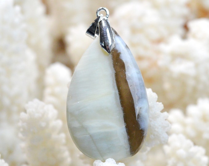 39 Carat Owyhee Opal - Natural Gemstone Cabochon Pendant - USA / FB58