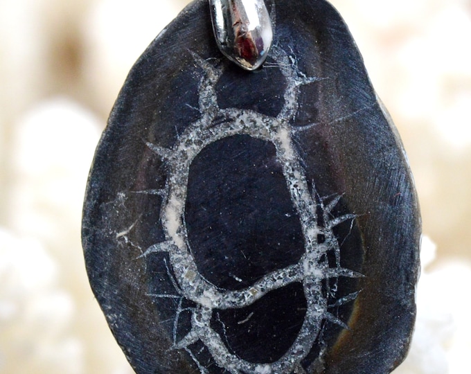 Septaria 52 carats - natural stone cabochon pendant - Morocco // Ref AQ48