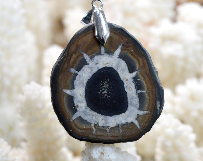 Septaria 77 carats - natural stone half geode pendant - Morocco / FO39