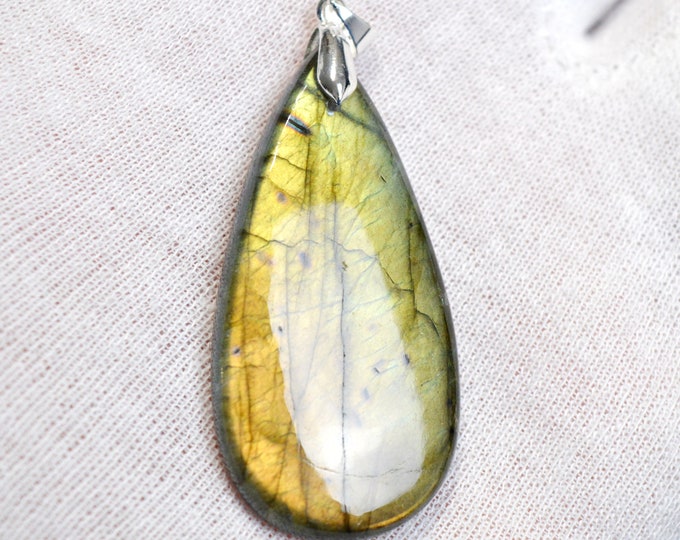 Labradorite 84 carats - natural stone cabochon pendant - Madagascar / EO79