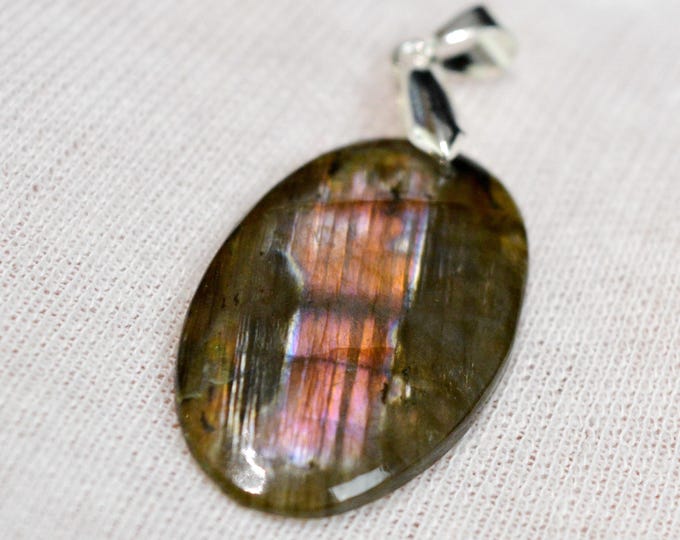 23-carat Labradorite - natural stone cabochon pendant - Madagascar / GC47