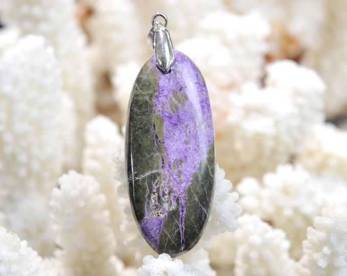 Stichtite & Serpentine 49 carats - natural stone cabochon pendant - Tasmania, Australia / EP70