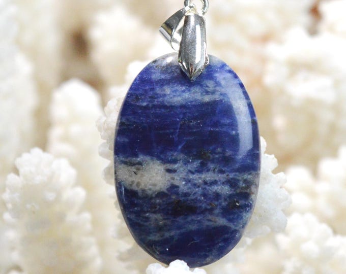 37-carat Sodalite - natural stone cabochon pendant - Namibia / FX28