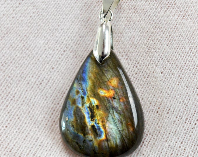 30-carat Labradorite - natural stone cabochon pendant - Madagascar / GC68