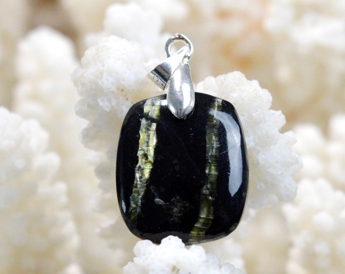 13 carat serpentine - natural stone cabochon pendant - Italy / FM31 - RARE