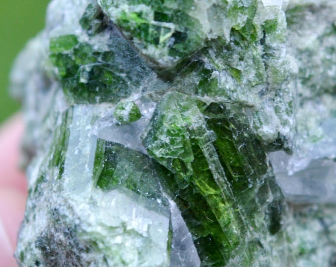 Chrome diopside & quartz 104 grams - Araçuaí, Minas Gerais, Brazil