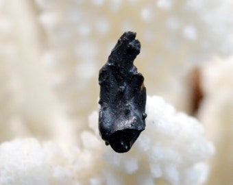 Irghizite tektite - 1.7 carats - Zhamanshin impact crater, Yrgyz District, Aktobe Region, Kazakhstan