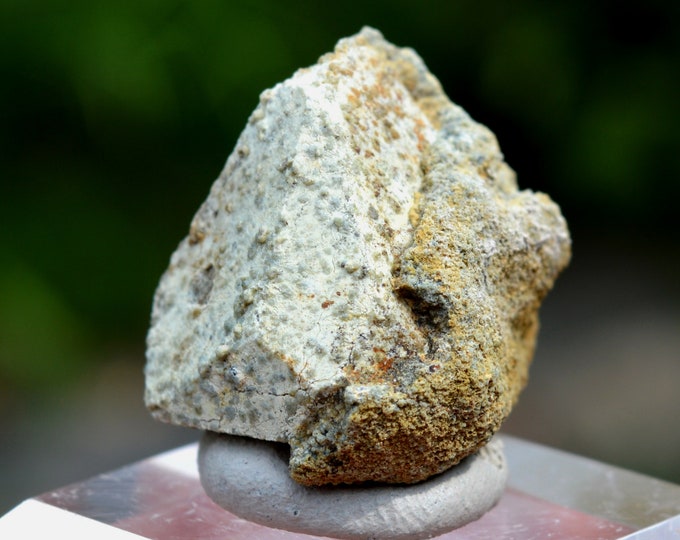 Achtaragdite / Kaolinite psd after Helvine - 26 grams - Akhtaragda River mouth, Vilyui River Basin, Mirninsky District, Sakha, Russia