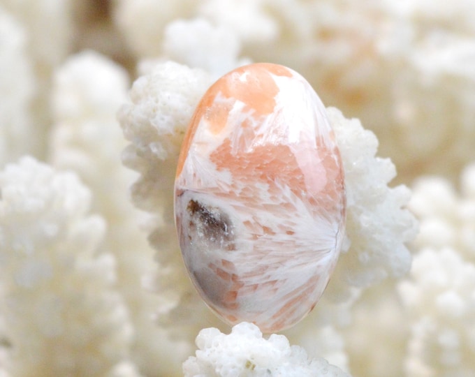 19 carat orange scolecite - natural stone cabochon - India / FC62