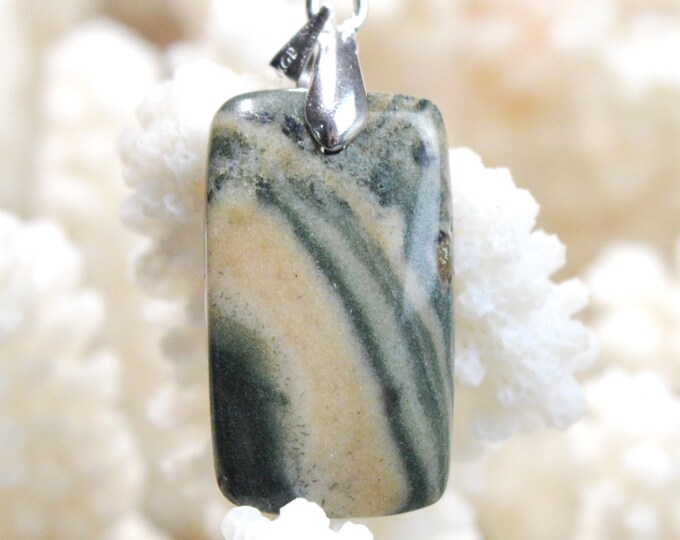 19 carat Jasper - natural stone cabochon pendant - Africa // CX80