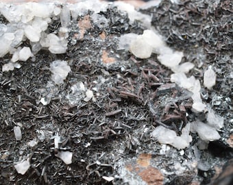 Hematite & quartz - 865 grams - Stahlberg Mt., Rimbach-près-Masevaux, France