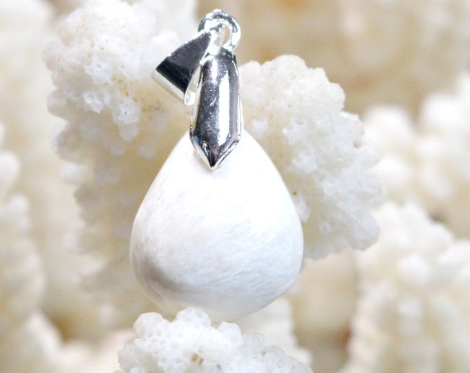 10 carat Scolecite - natural stone cabochon pendant - India / FB27