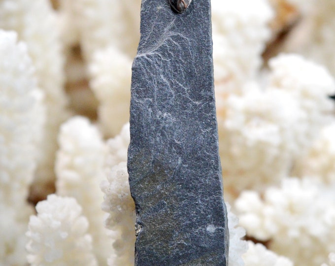 66-carat blue slate - natural stone pendant - Nozay, France // CN23