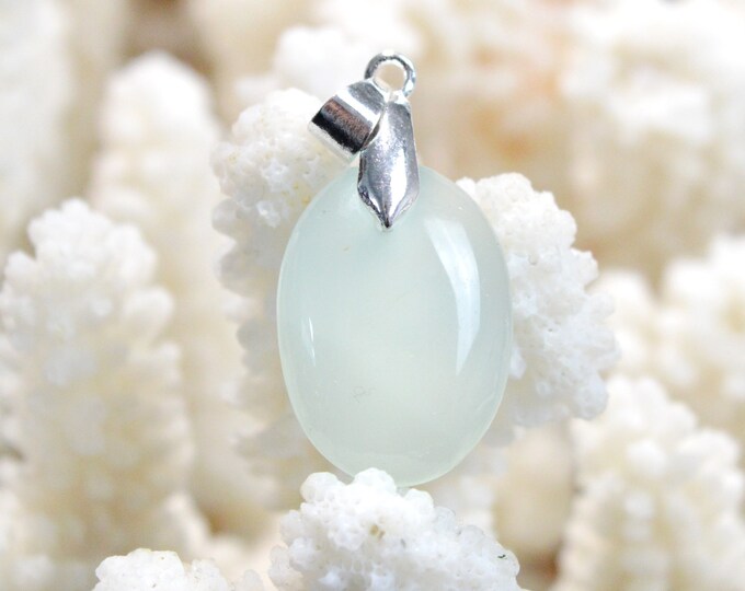 21 carat chalcedony - natural stone cabochon pendant - Türkiye // EA92