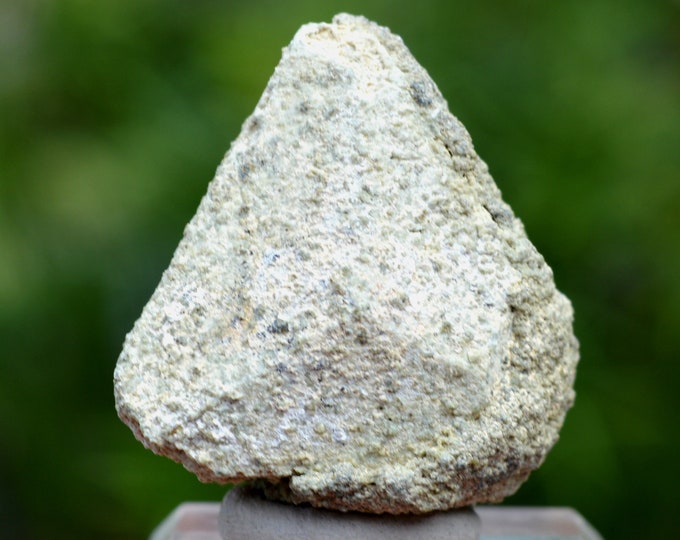 Achtaragdite / Kaolinite psd after Helvine - 55 grams - Akhtaragda River mouth, Vilyui River Basin, Mirninsky District, Sakha, Russia