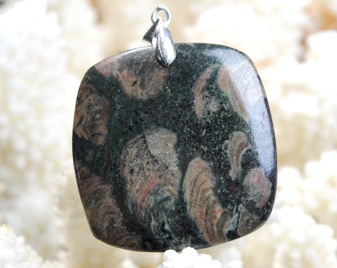 64 carat fuchsite ruby - natural stone cabochon pendant - India / EC4
