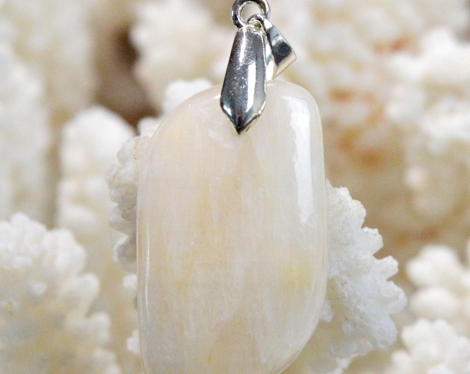 Aragonite 43 carats - natural stone cabochon pendant - Namibia / FW15
