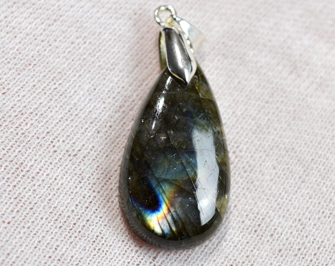 36-carat Labradorite - natural stone cabochon pendant - Madagascar / FZ27