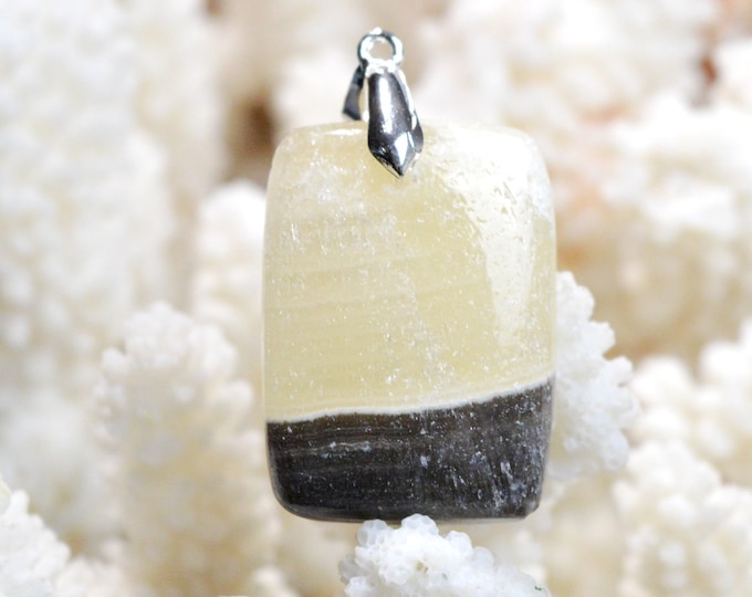 Calcite 51 carats - natural stone cabochon pendant - Mexico / EJ60