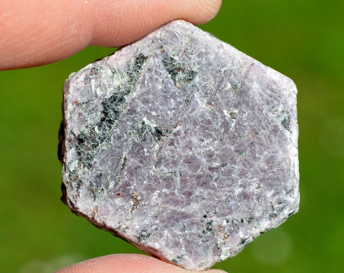 Corundum var. ruby 95 grams - Gogogogo, Ampanihy, Atsimo-Andrefana, Madagascar