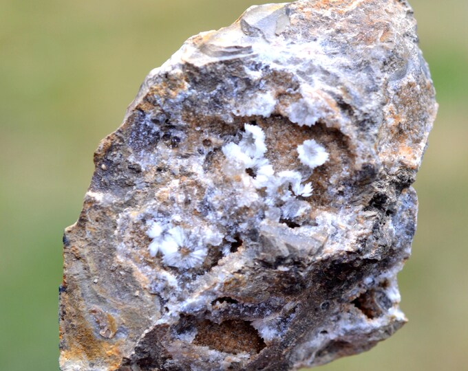 Calcite 103 grams - Puiselet, Saint-Pierre-lès-Nemours, Fontainebleau, Seine-et-Marne, Ile-de-France, France