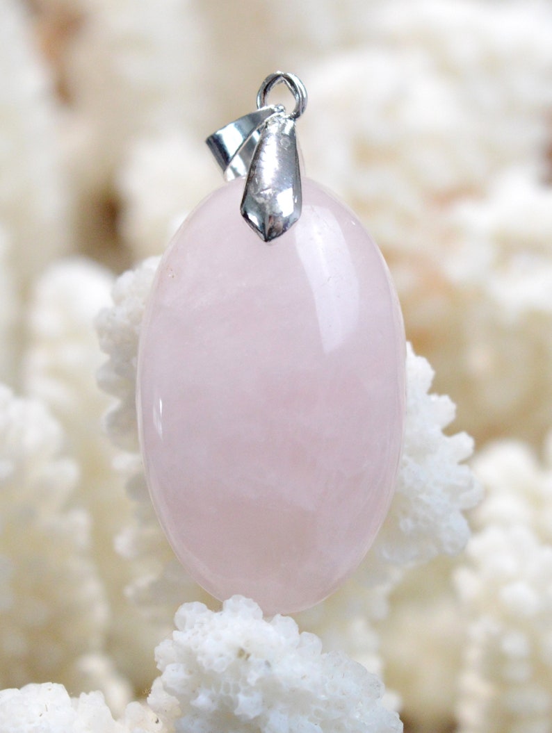 Quartz rose 54 carats Madagascar BT81 pendentif cabochon pierre naturelle