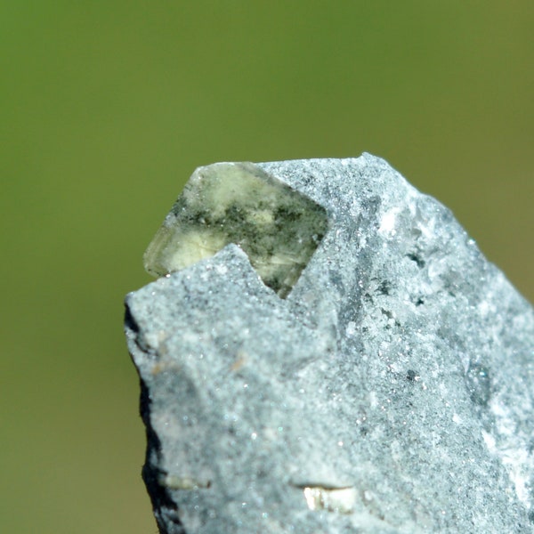 Narsarsukite 3 grams - Poudrette quarry, Mont Saint-Hilaire, La Vallée-du-Richelieu RCM, Montérégie, Quebec, Canada