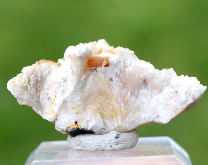 Wulfenite & Barite 13 grams - Red Cloud Mine, Silver Mining District, La Paz County, Arizona, USA