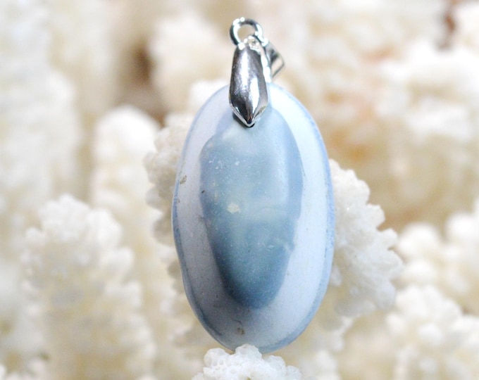 28 Carat Owyhee Opal - Natural Gemstone Cabochon Pendant - USA / FP21