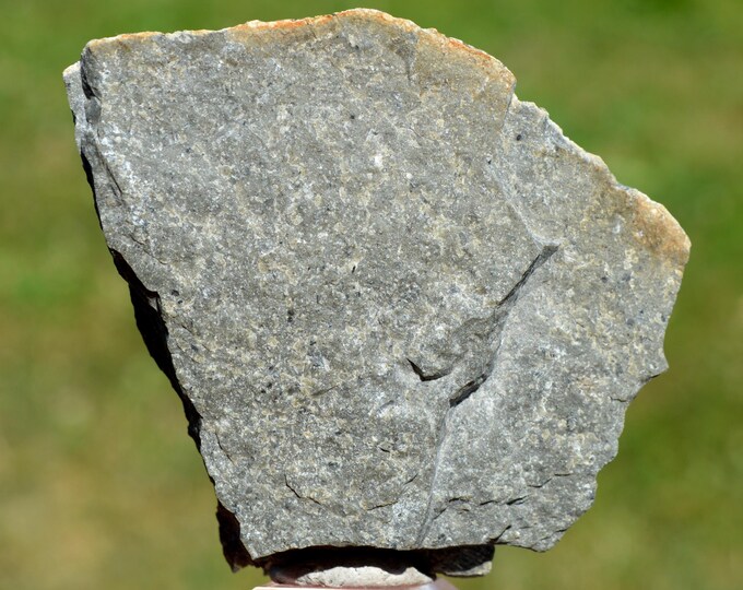 Phonolite syenite amphibole 335 grams - Roche Sanadoire, Orcival, Issoire, Puy-de-Dôme, Auvergne-Rhône-Alpes, France