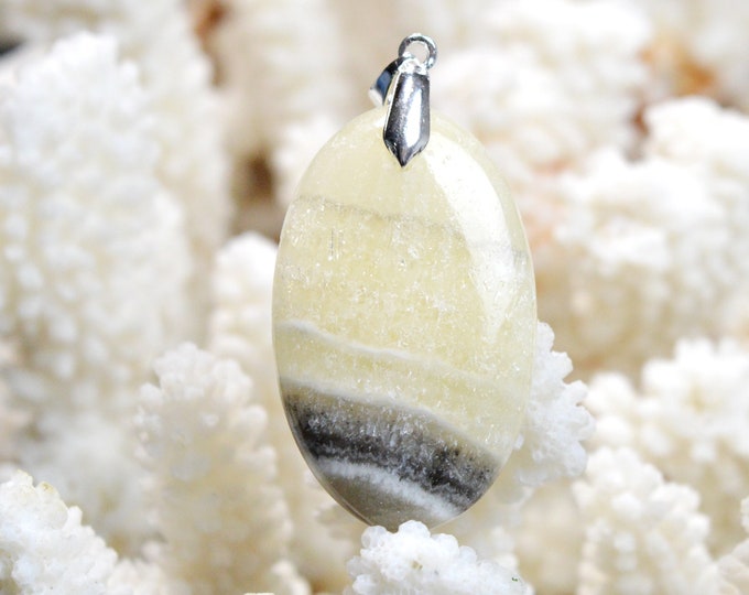 Calcite 55 carats - natural stone cabochon pendant - Mexico / EJ65