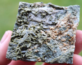 Epidote & Garnet var. Grossular 184 grams - Costabonne mines, Prats-de-Mollo-la-Preste, Céret, Pyrénées-Orientales, Occitanie, France