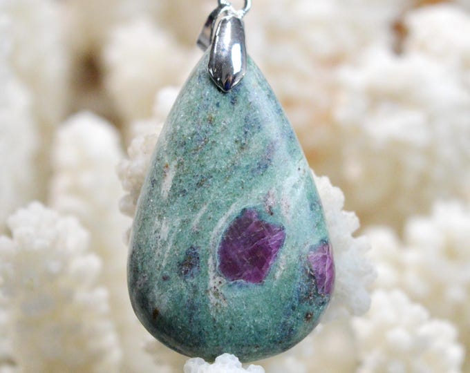 Rubis fuchsite 42 carats - pendentif  cabochon pierre naturelle - Inde / FS22